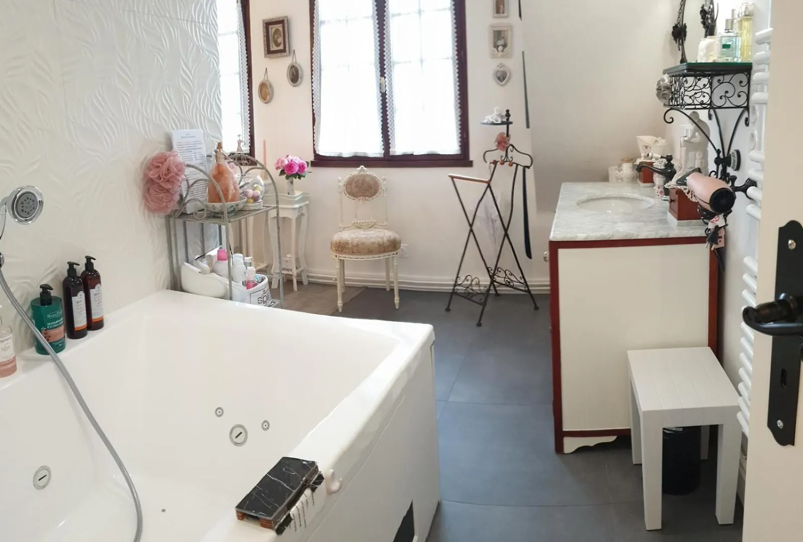 Marie La Fee Endormie, 'Breizh Brunch' & Balneo Bed and Breakfast Muzillac Γαλλία